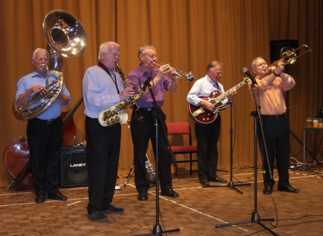 Clubhouse 5 with George Huxley at Pershore Festival 2008